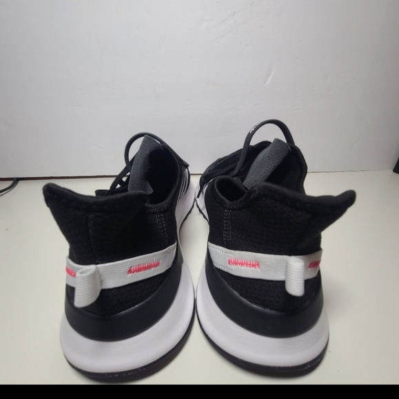 Like new adidas runing shoes size 11 - Picture 2 of 8